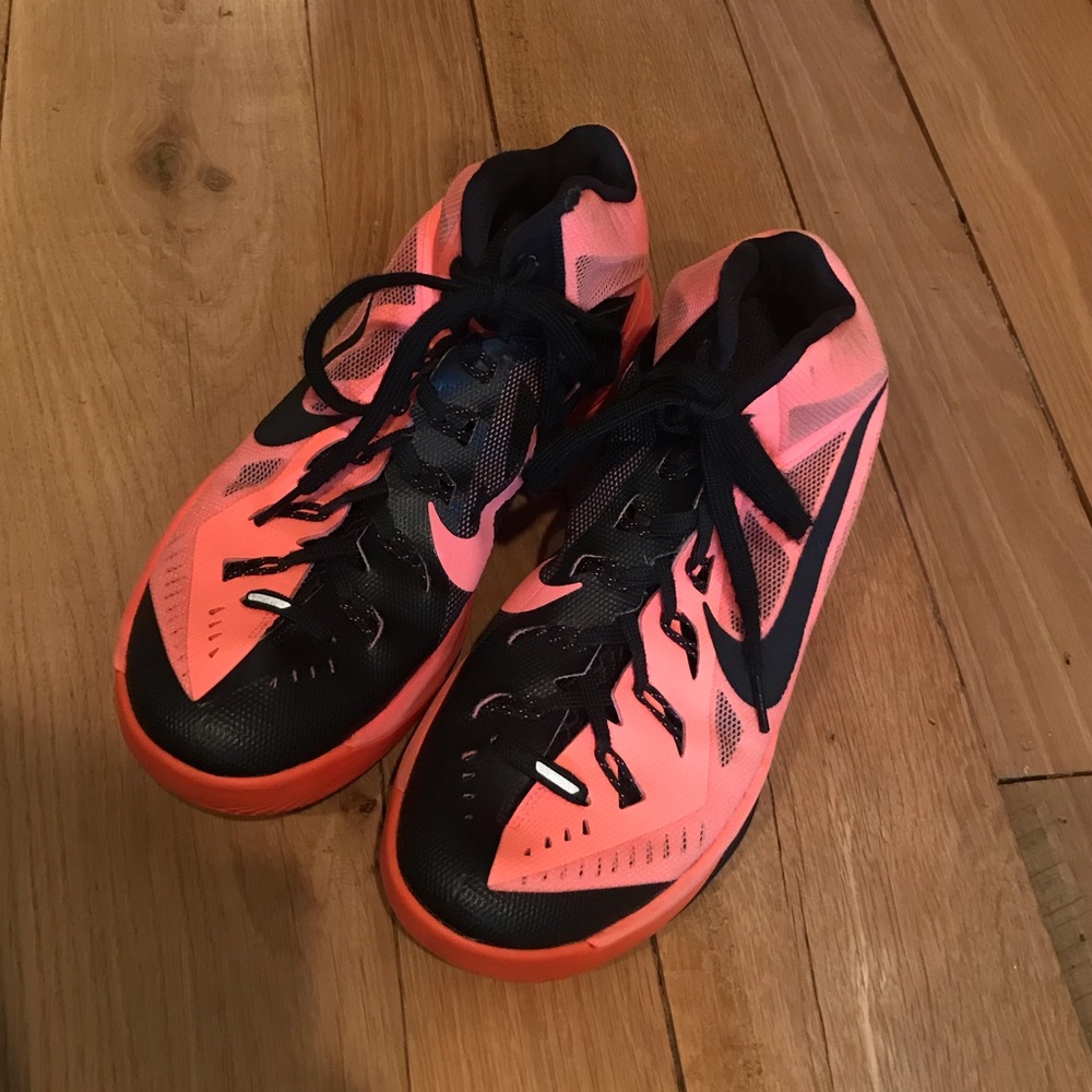 Nike shoes - Picture 2 of 3